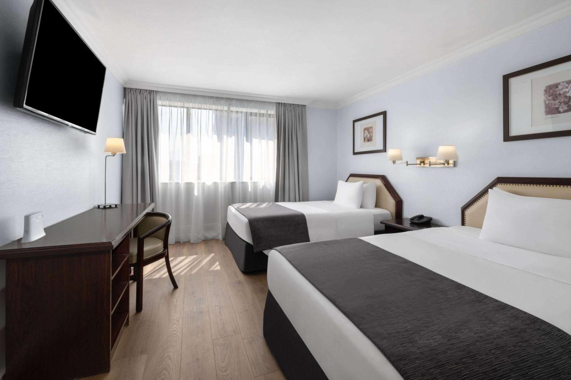 Wyndham Garden Kennedy Khách sạn Santiago