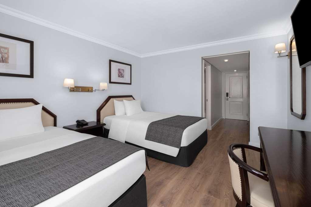 Wyndham Garden Hotel *