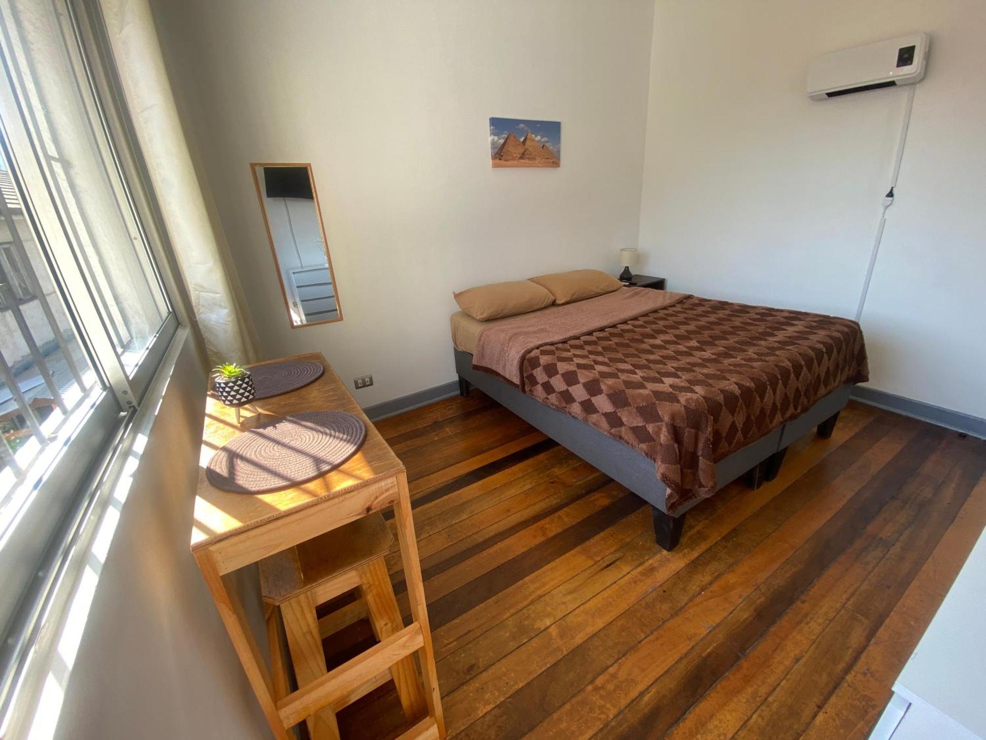 3 Con Bano Compartido En Providencia Casa * Santiago