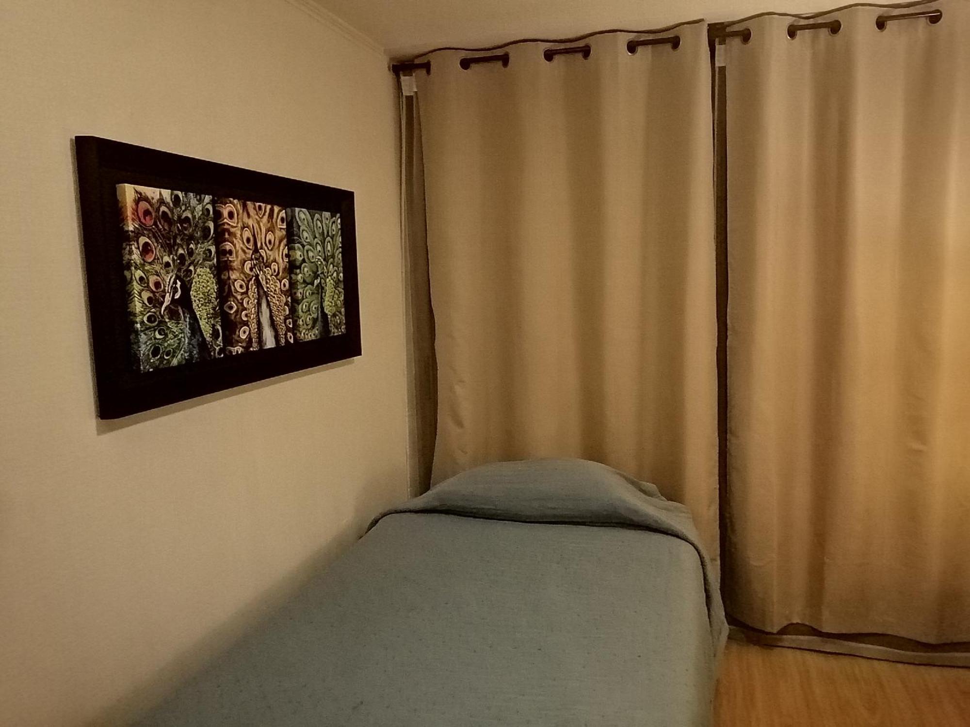 Bed & Breakfast Con Bano Privado En Arriendo Por Noches, No Se Arrienda Todo El Apartamento, El Anunciante Vive Aqui