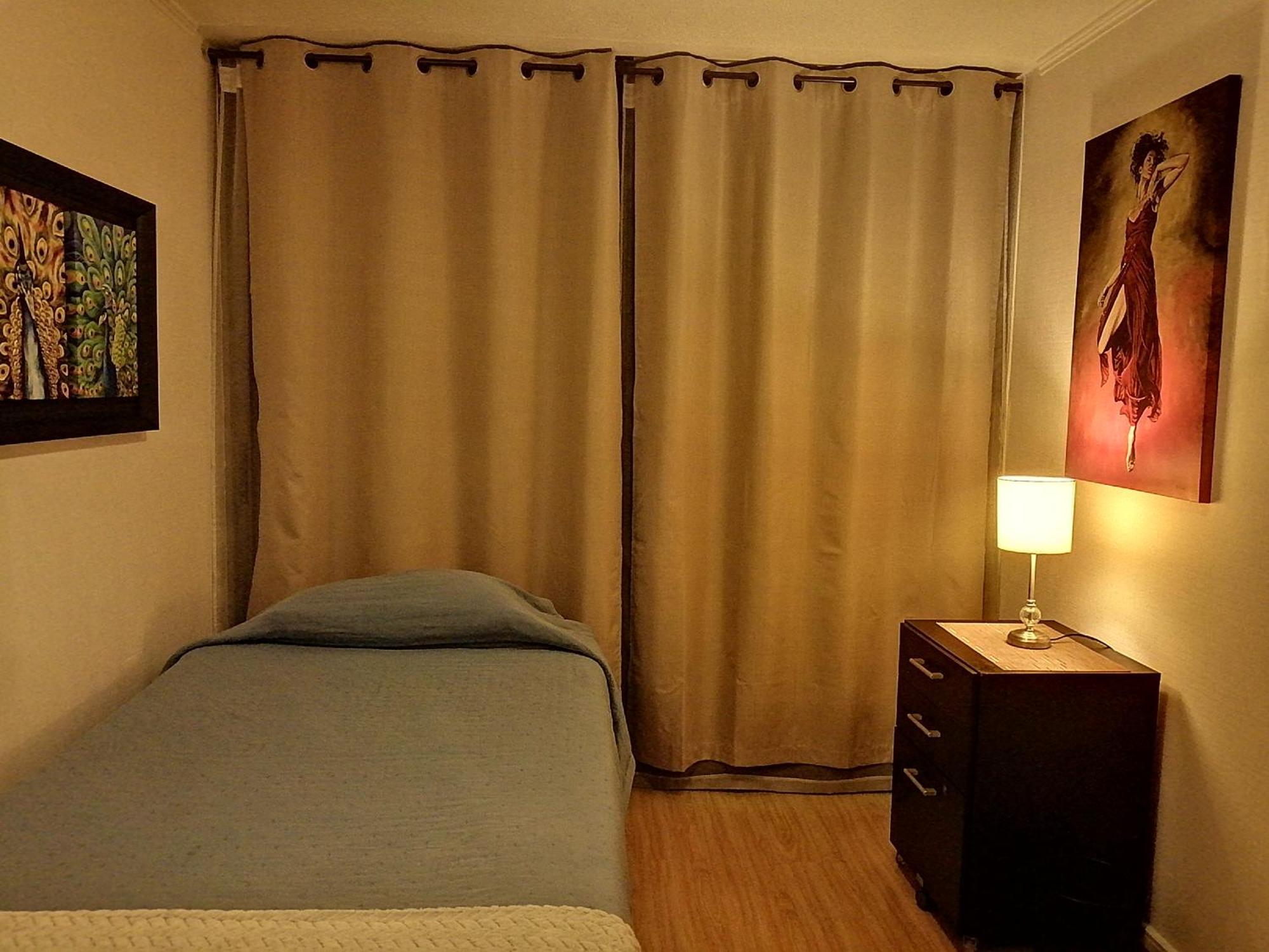 Con Bano Privado En Arriendo Por Noches, No Se Arrienda Todo El Apartamento, El Anunciante Vive Aqui Bed & Breakfast *