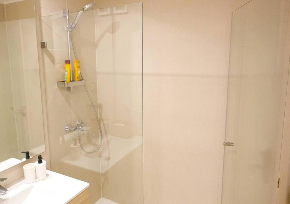 Depto Premium A Pasos Del Parque Arauco Con Aire Acondicionado Apartment *