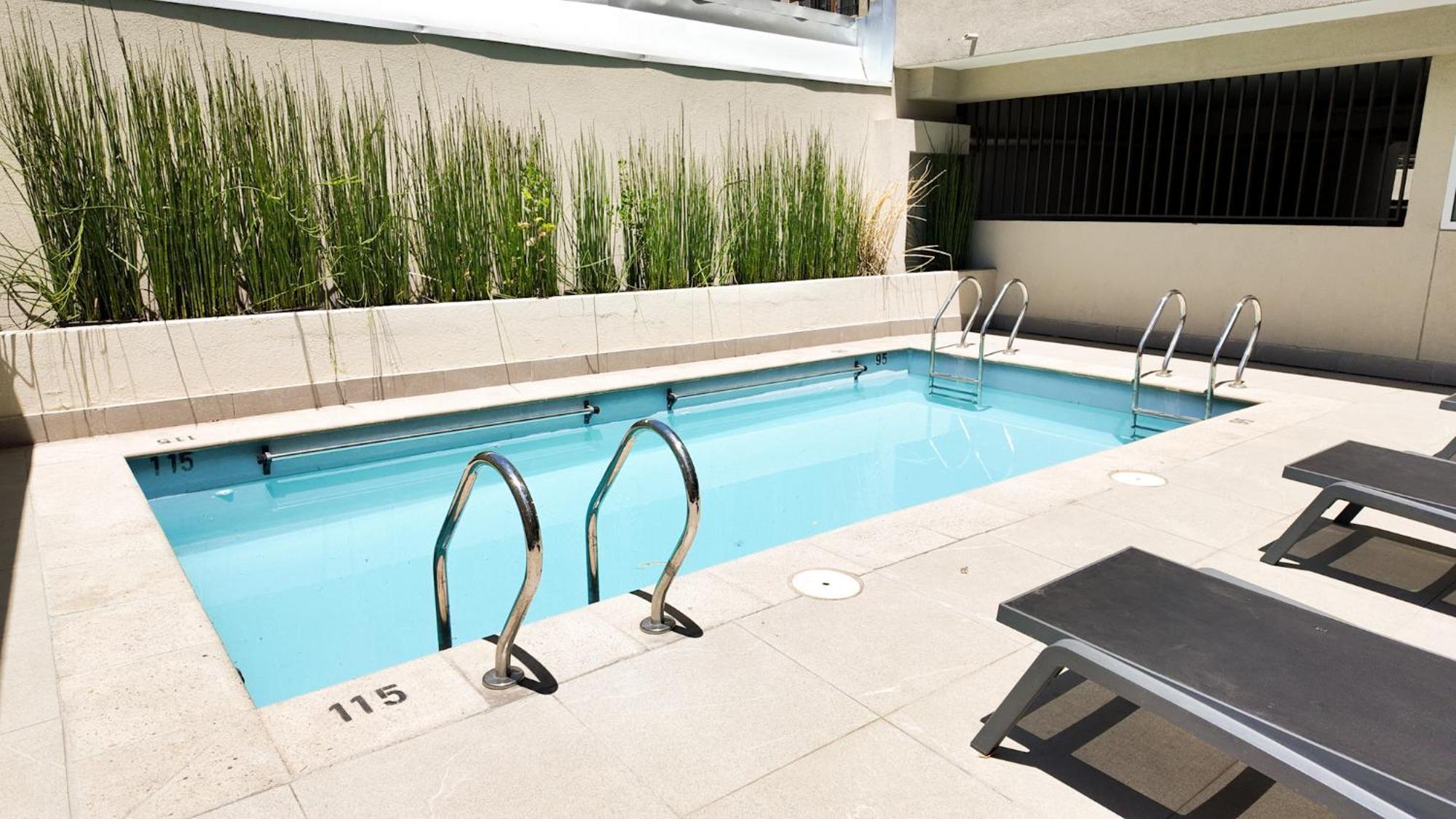 Apartment Exclusive With Ac And Parking *