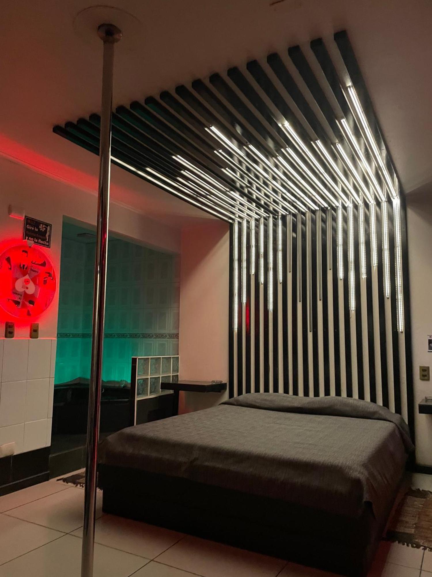 Love hotel 777 *