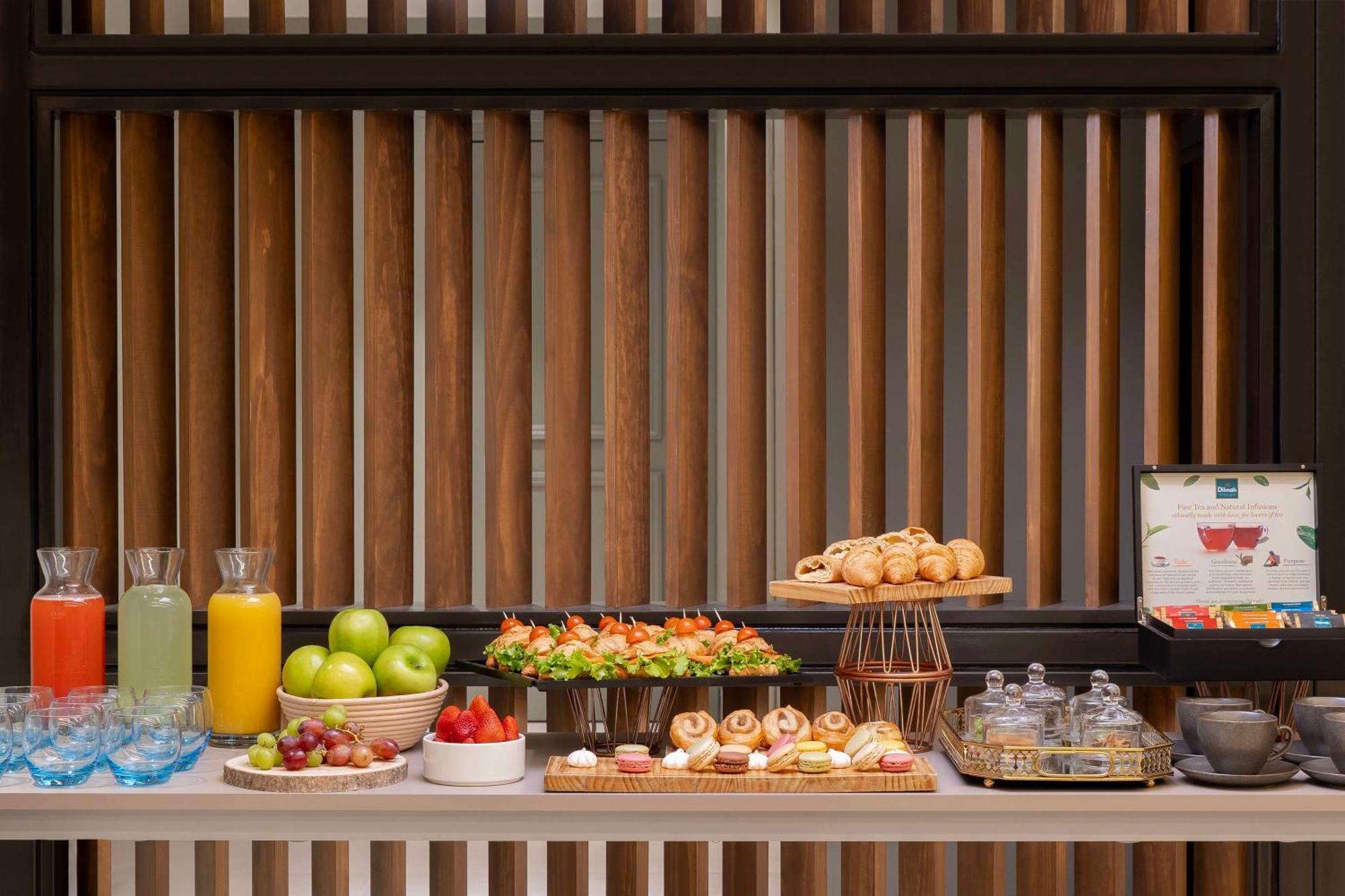 Nh Ciudad De 4* Santiago