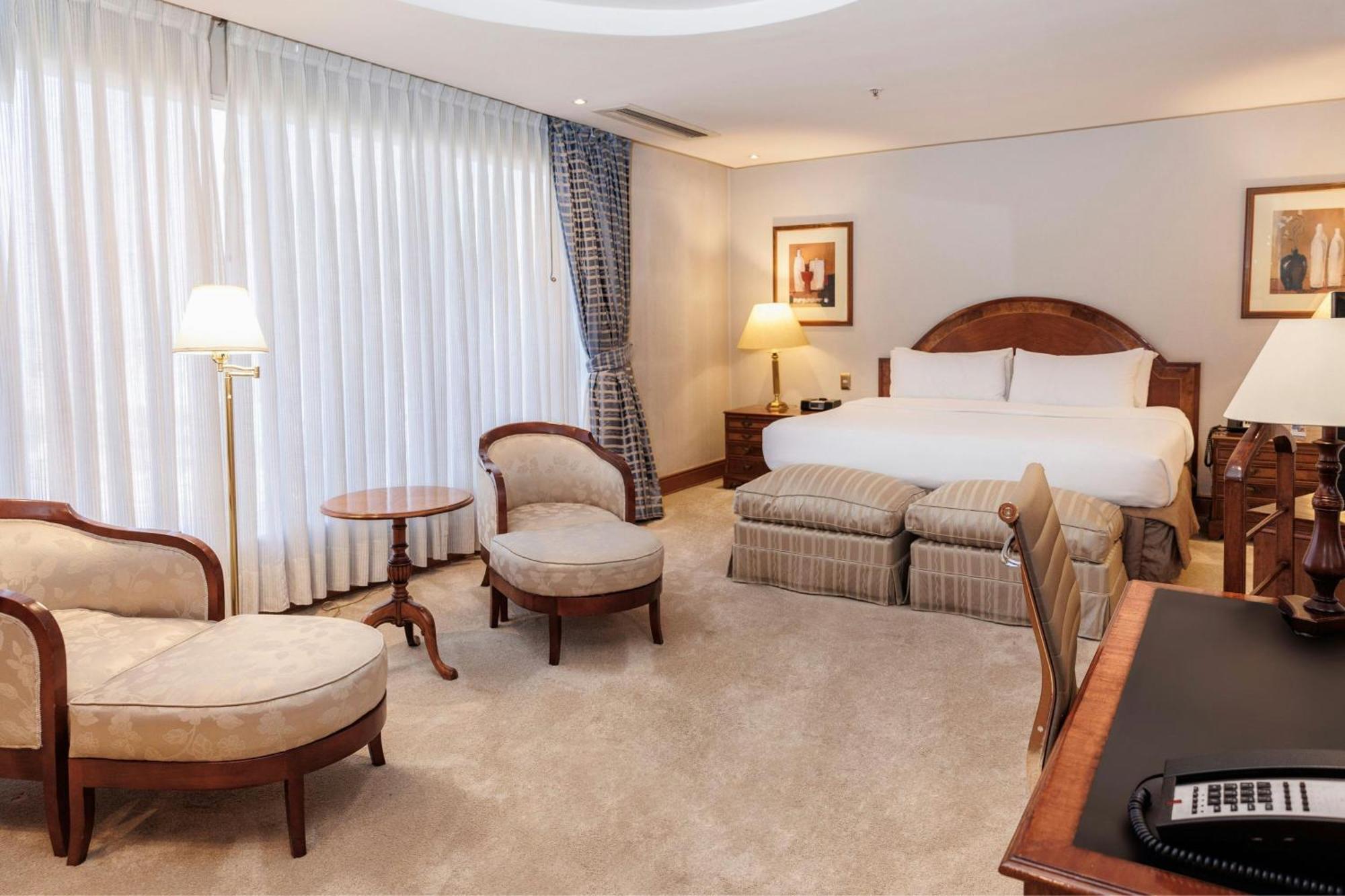 Plaza Hotel 5*