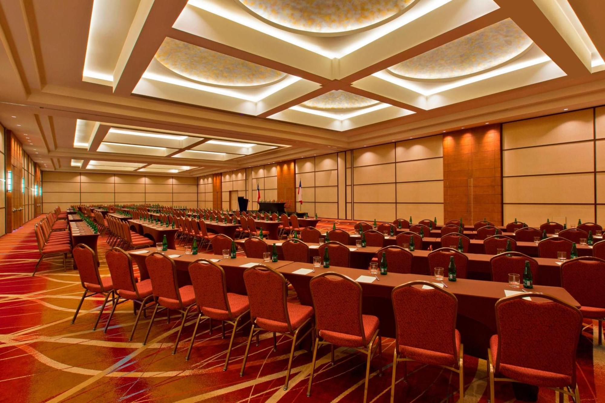 Sheraton & Convention Center Hotel