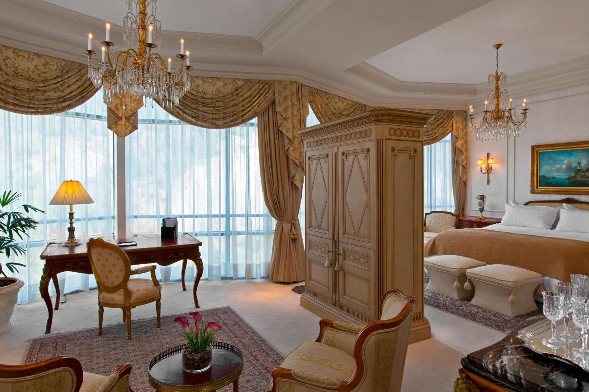 Hotel Sheraton & Convention Center 5*