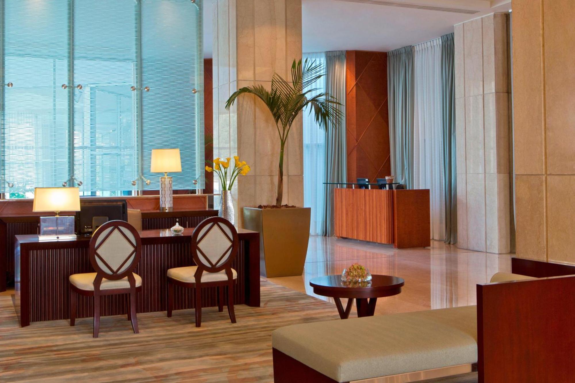 Sheraton & Convention Center 5*