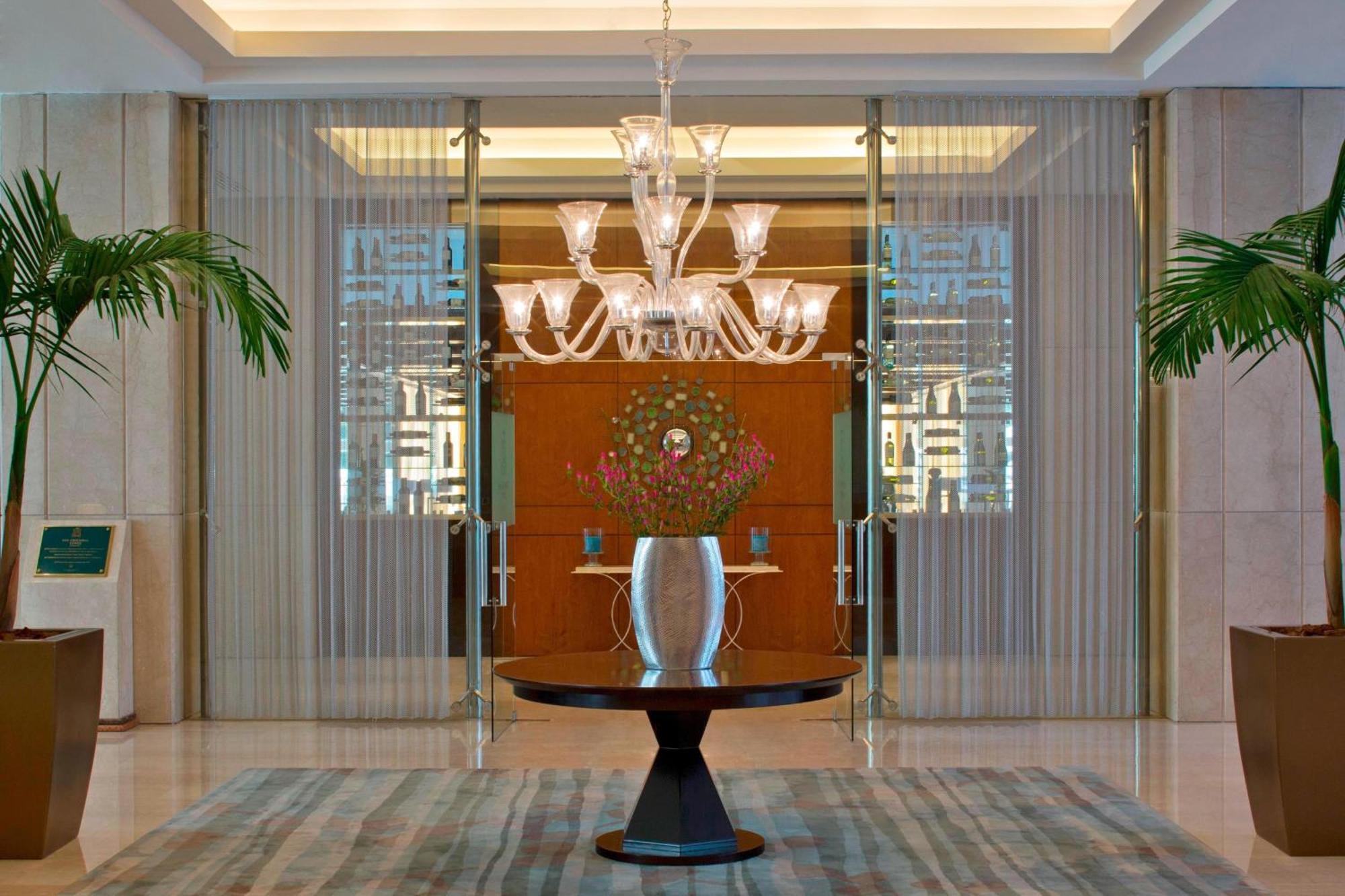 Sheraton & Convention Center Hotel 5*