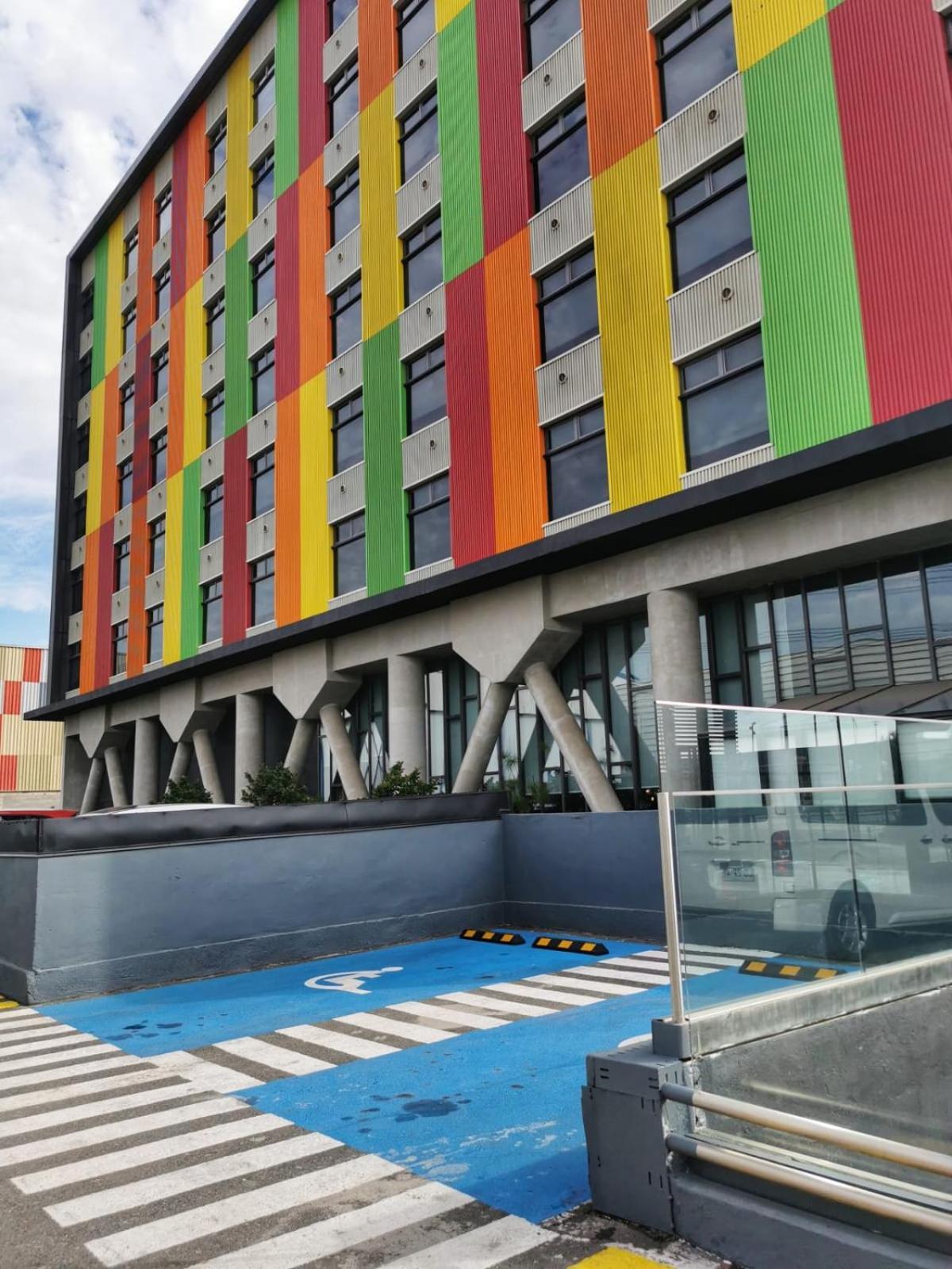 Khách sạn Courtyard By Marriott Airport 4*