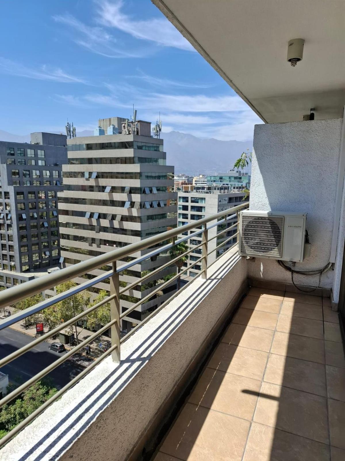 Skyline Apartment *