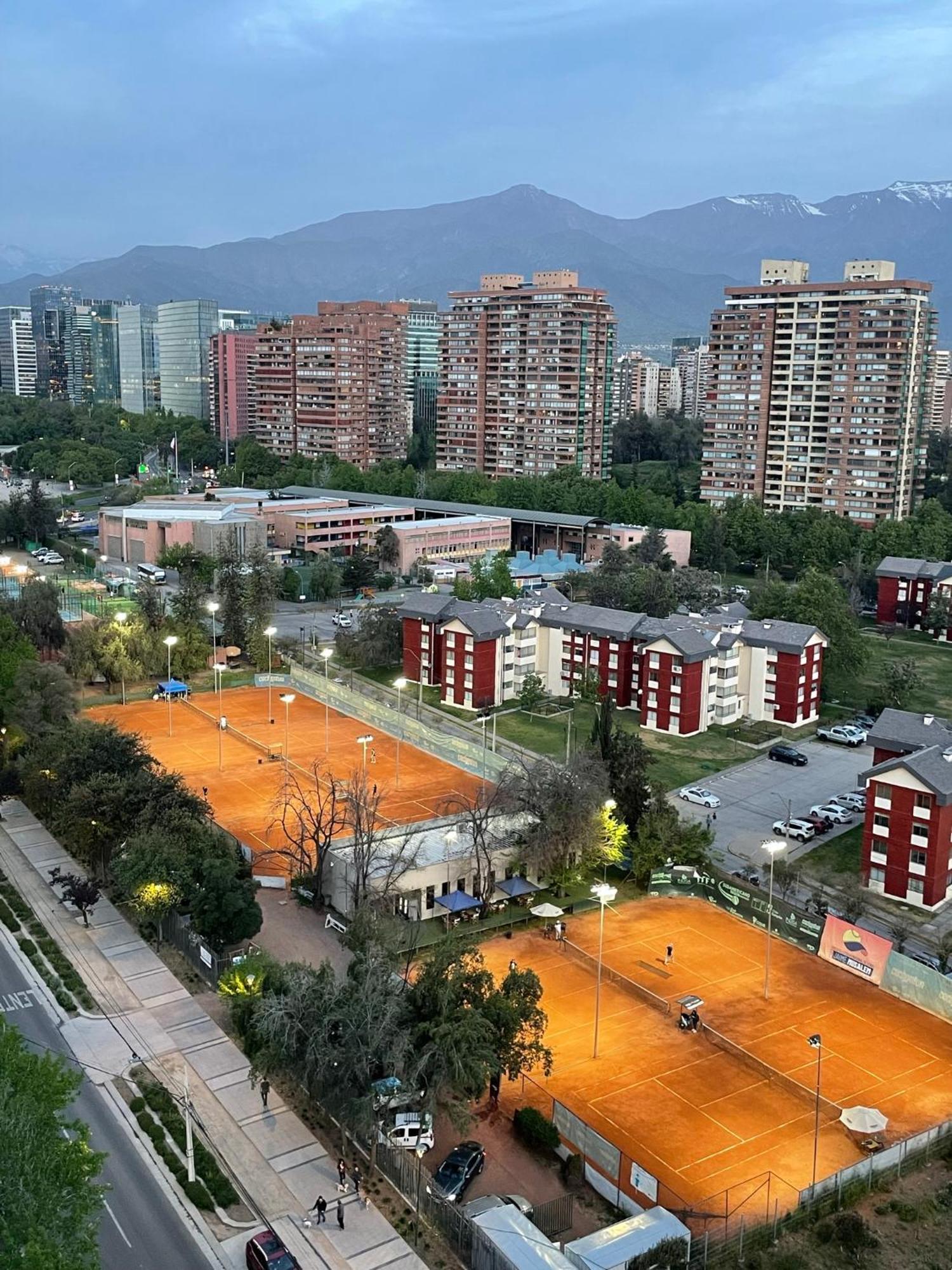 Hermoso Depto En Condes Parque Arauco, 10 Personas Apartment Santiago