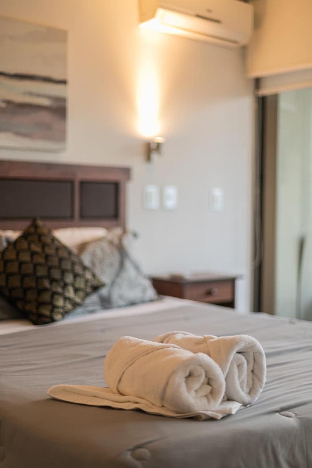 Spacious Steps Away From Parque Arauco Apartment *
