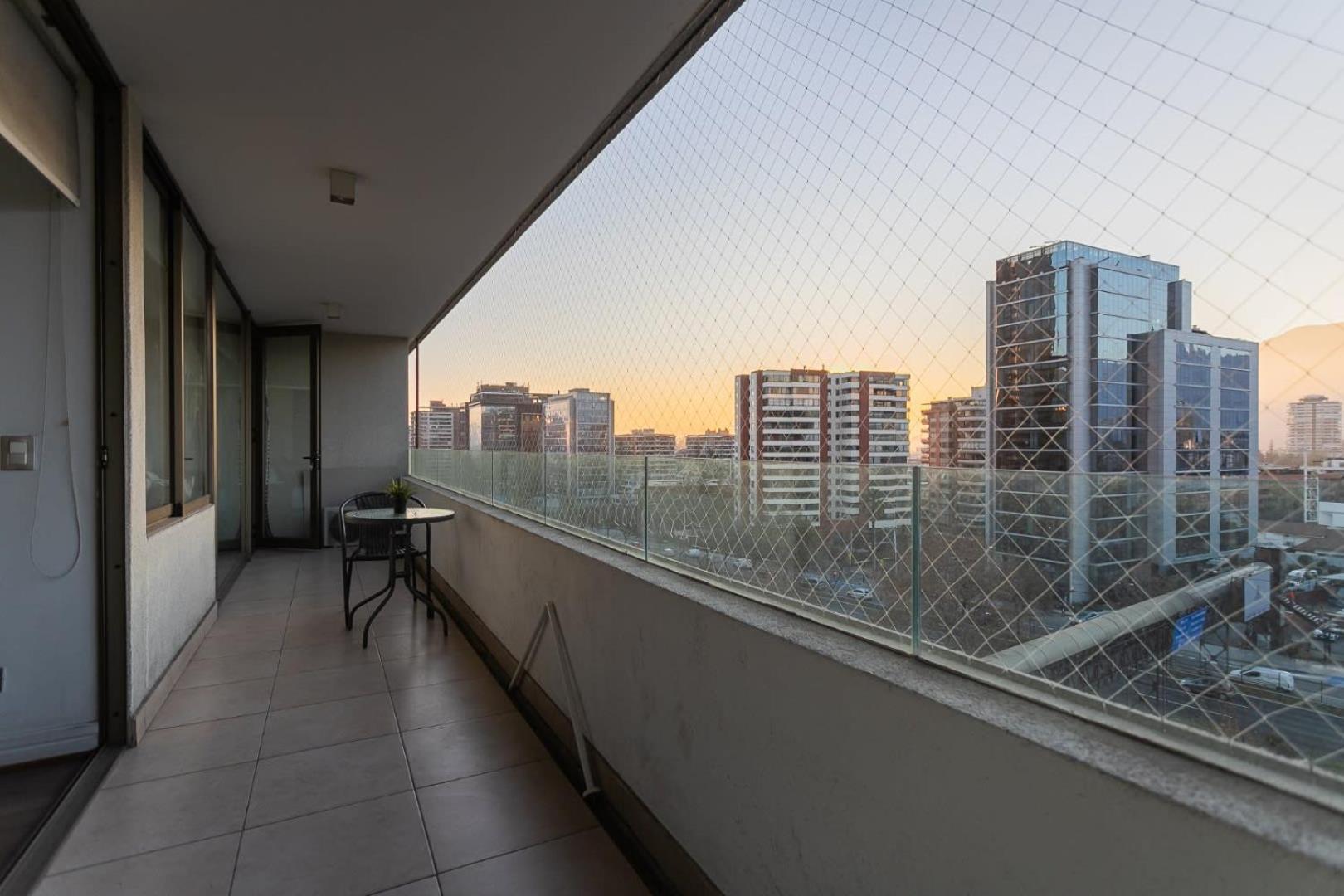 Apartment Spacious Steps Away From Parque Arauco