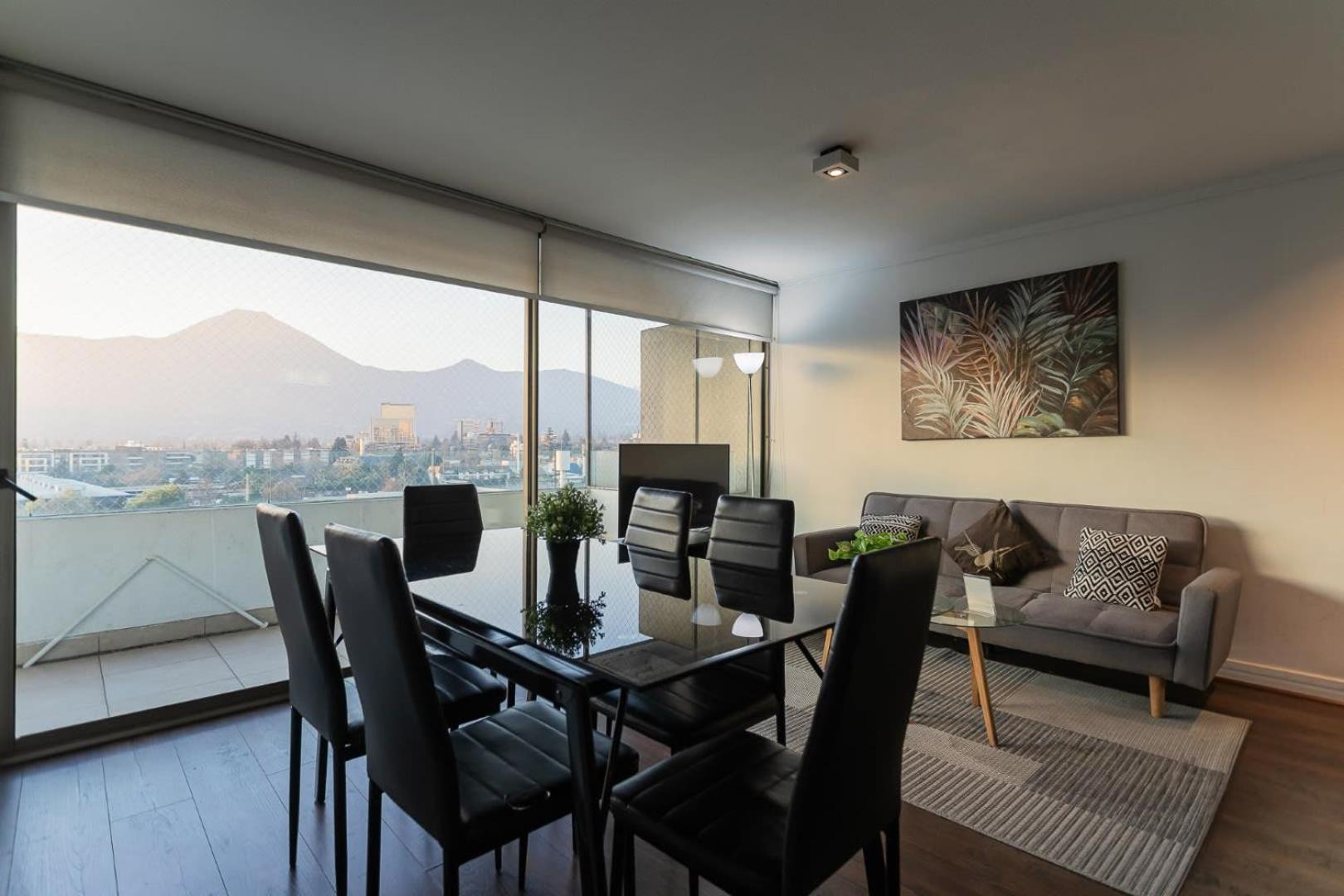 Spacious Steps Away From Parque Arauco Apartment *