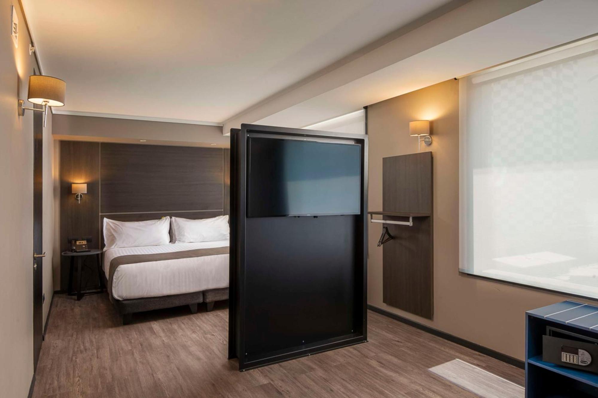 Ola Providencia, Tapestry Collection By Hilton Santiago