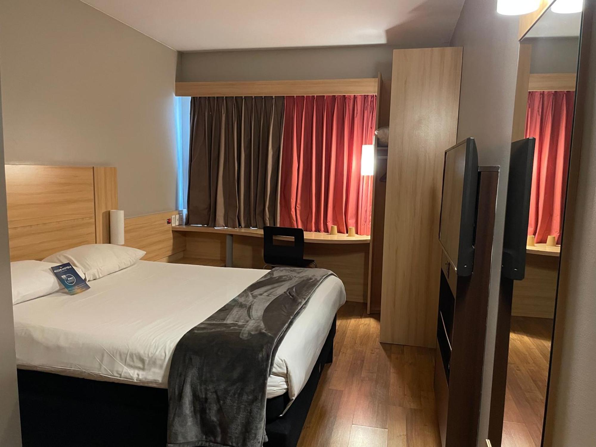 Hotel Ibis Estacion 3*