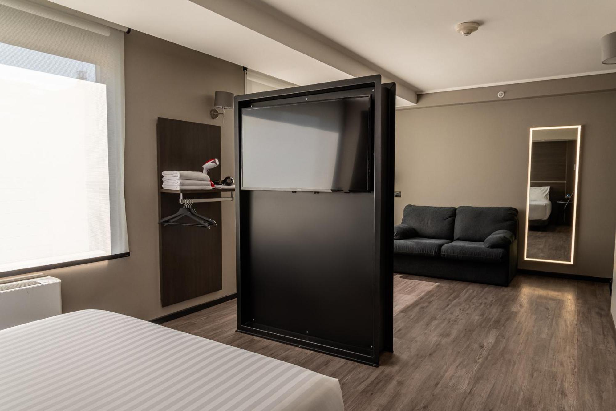 Ola Providencia, Tapestry Collection By Hilton Santiago