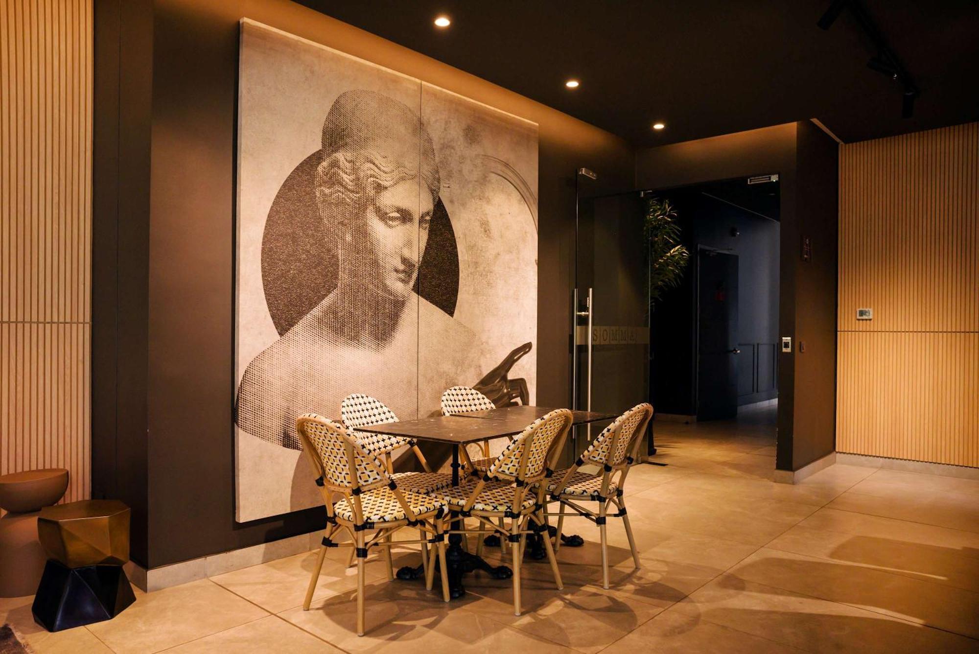 Apartamento Refinado Deparamento En Sector El Golf Santiago
