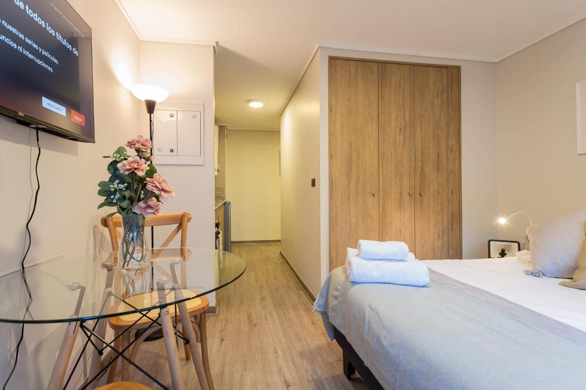 Comfort & Convenience Downtown Apartment *