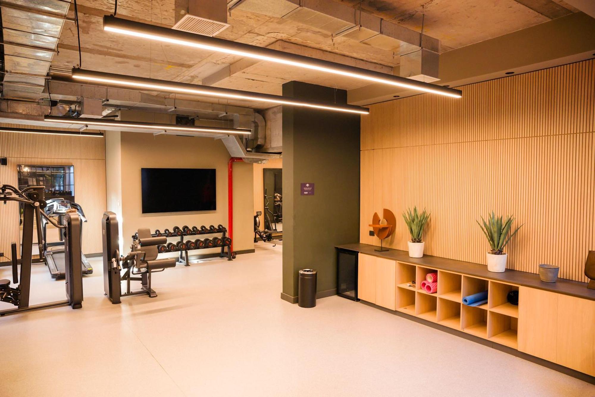 Experience Comfort And Spaciousness In Condes Apartamento