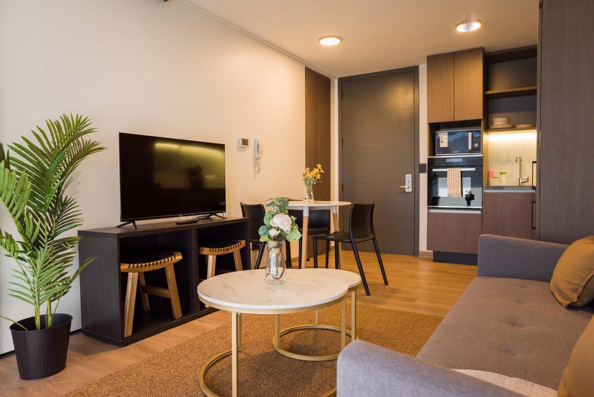 Chic & Cozy 2br Oasis In The Heart Of Condes