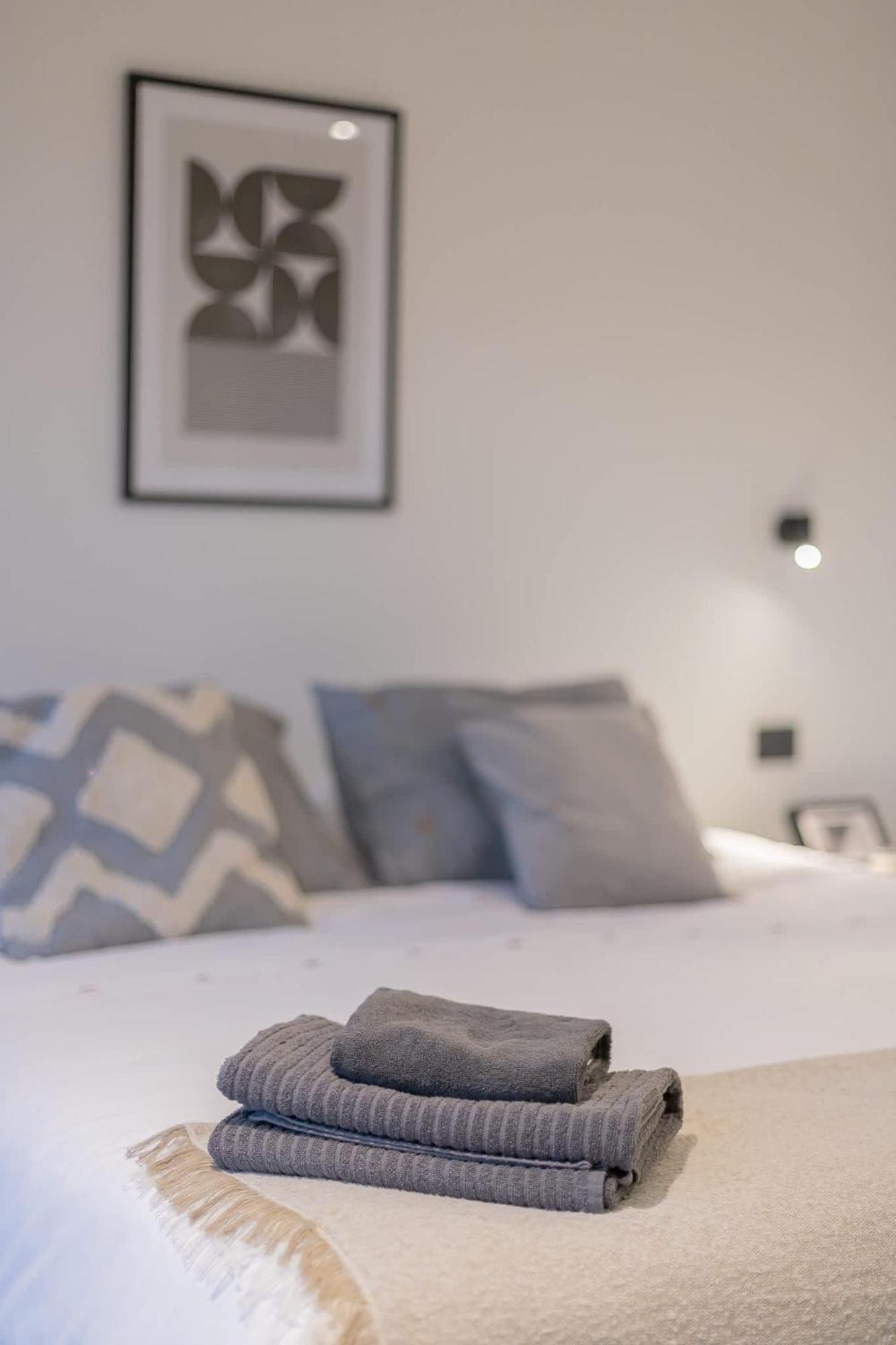 Spacious Steps From Escuela Militar Apartment Santiago