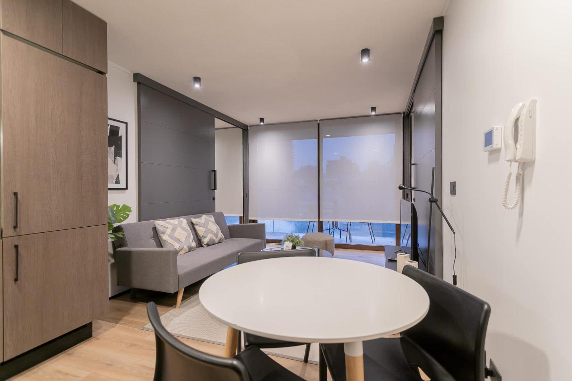Apartment Spacious Steps From Escuela Militar