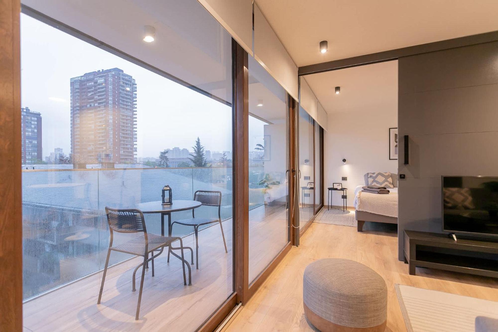 Apartment Spacious Steps From Escuela Militar Santiago