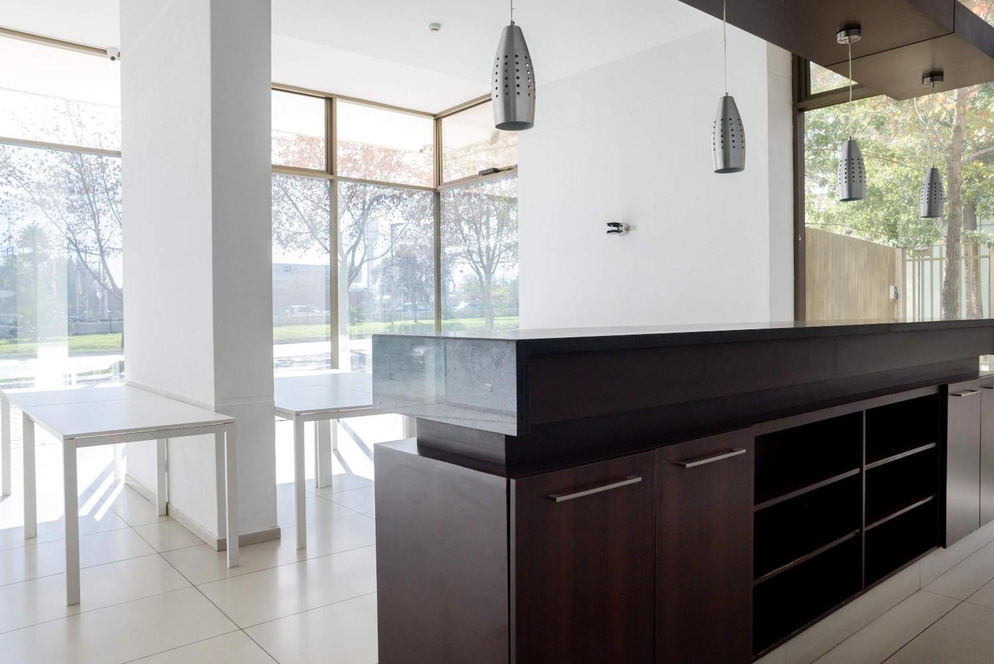 Stylish 2br In Condes Walk To Mall & Park *