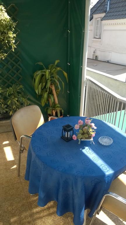 Acomodação com café da manhã  Bed & Breakfast Blumen Haus 2*