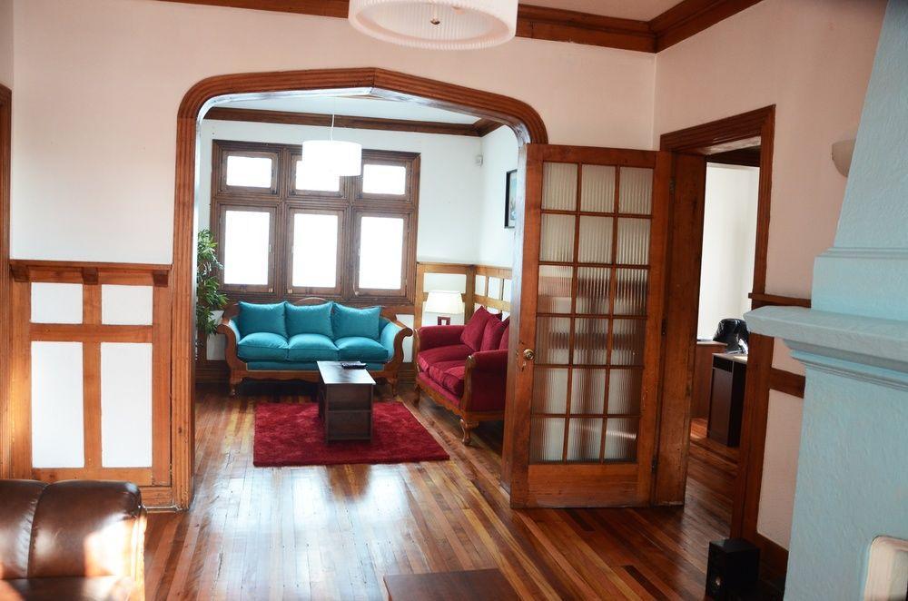 Bellas Artes Hostal
