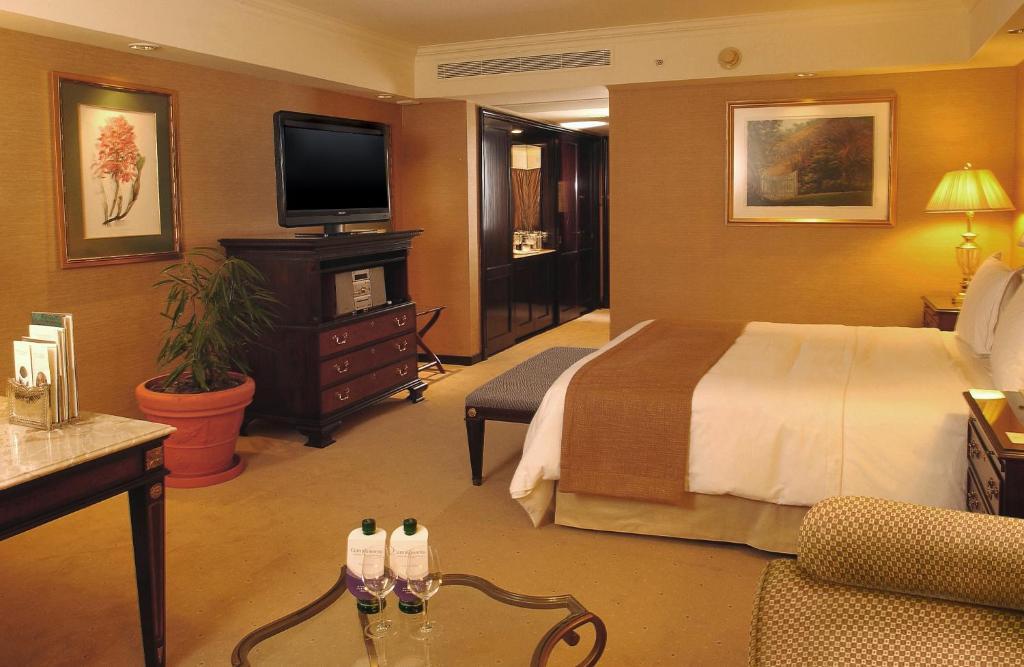 San Cristobal Tower - A Luxury Collection Hotel