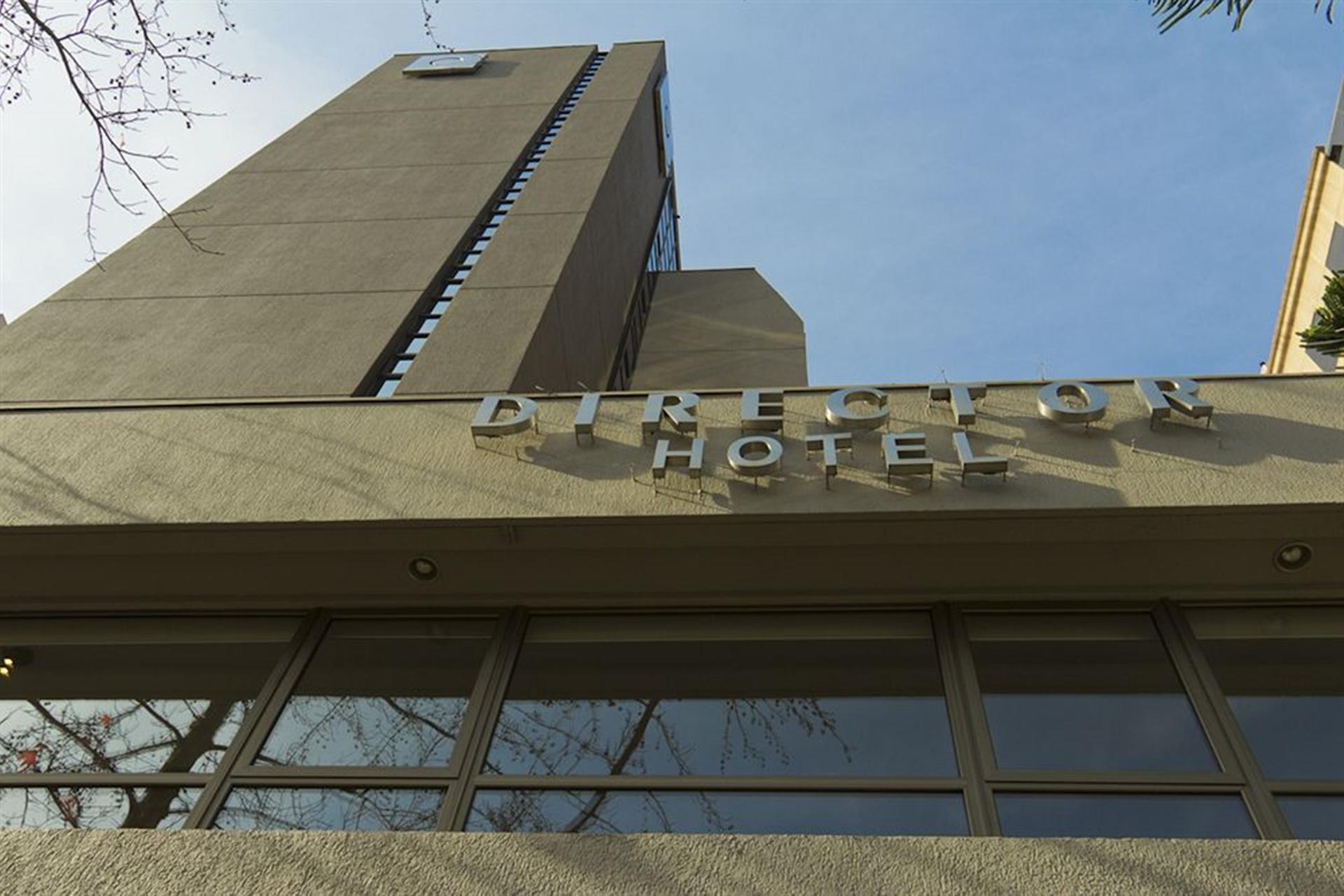 45 By Director Hotel Santiago
