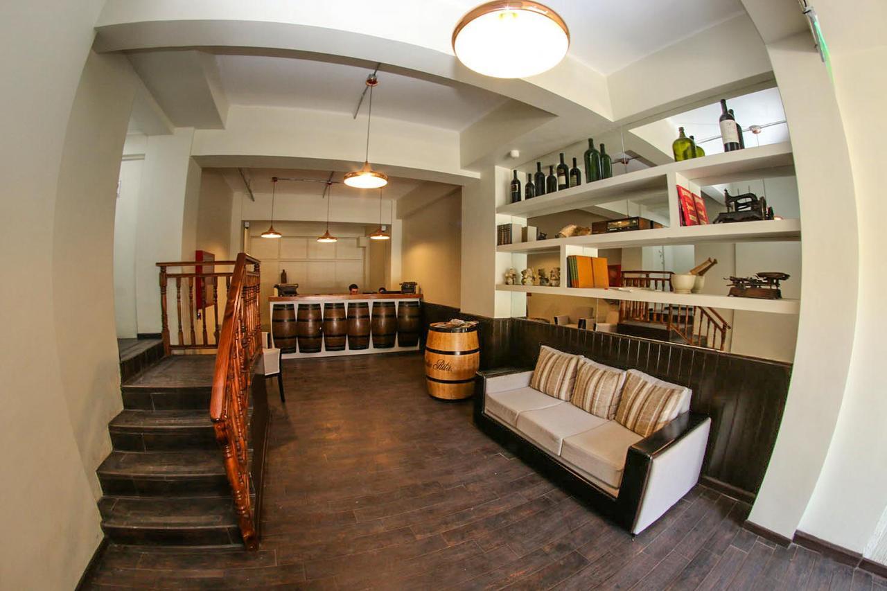 Plaza Nunoa Khách sạn 3*
