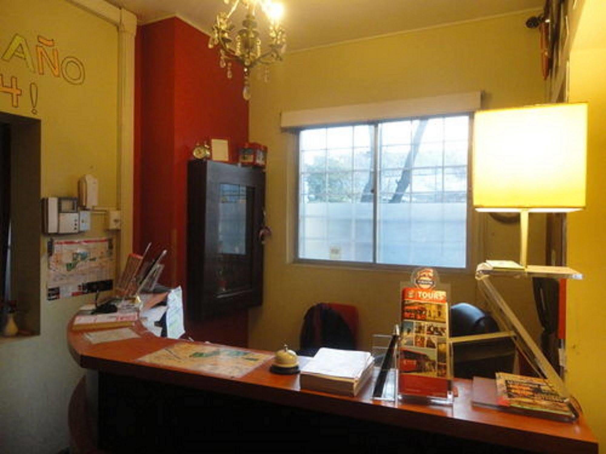 Traveller's Place Hostel *