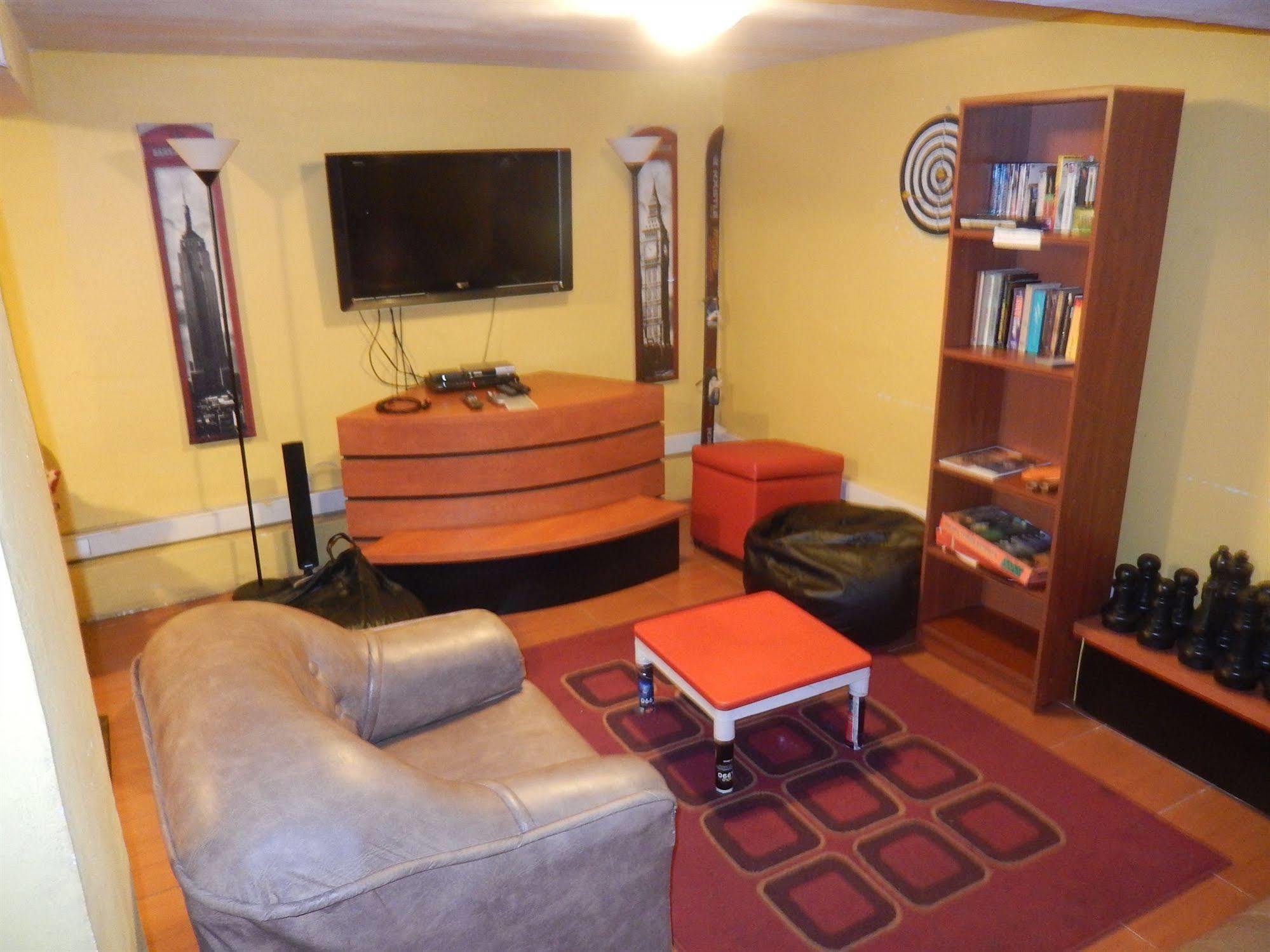 Hostel Traveller's Place *