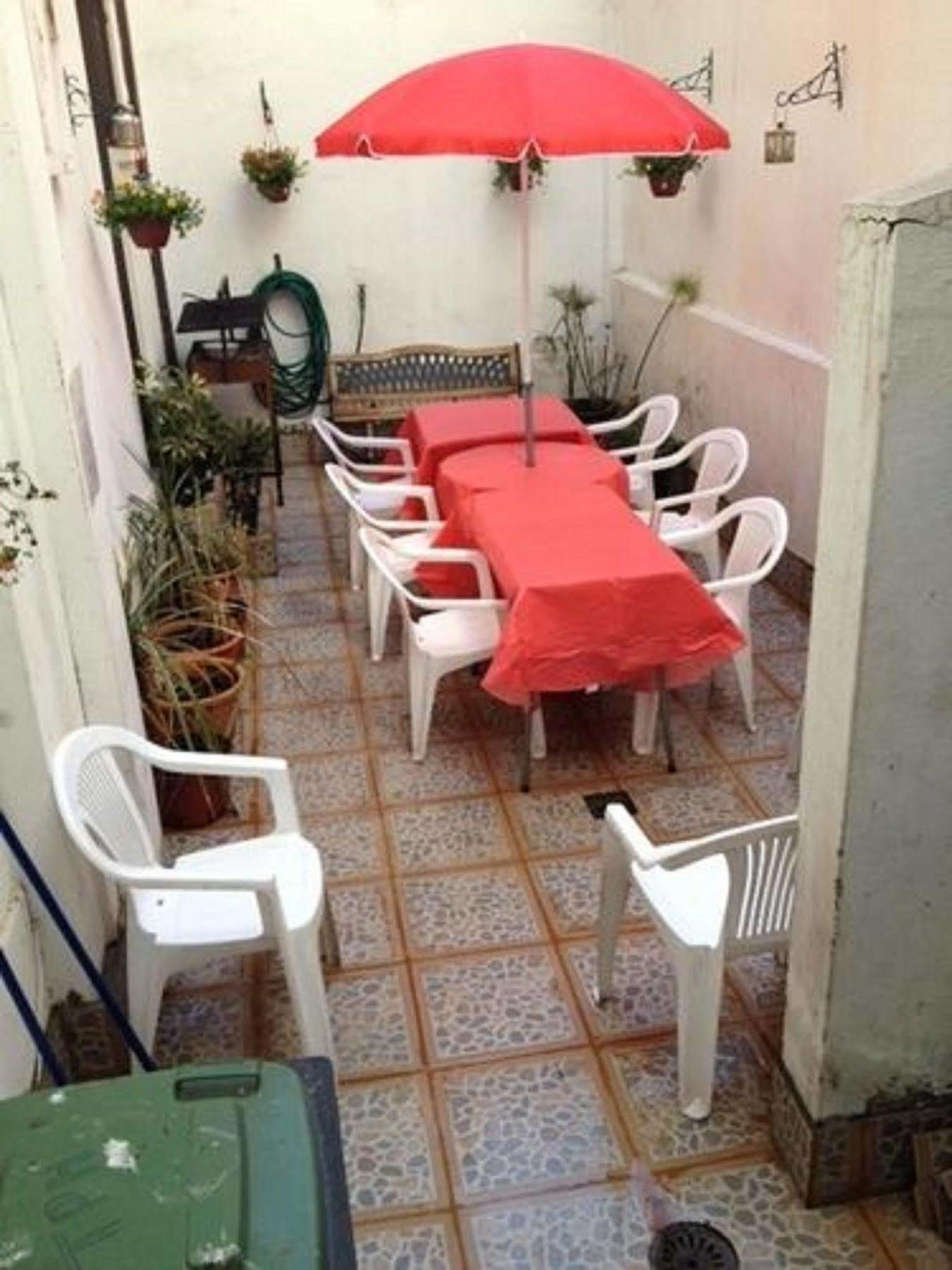 Traveller's Place Hostel