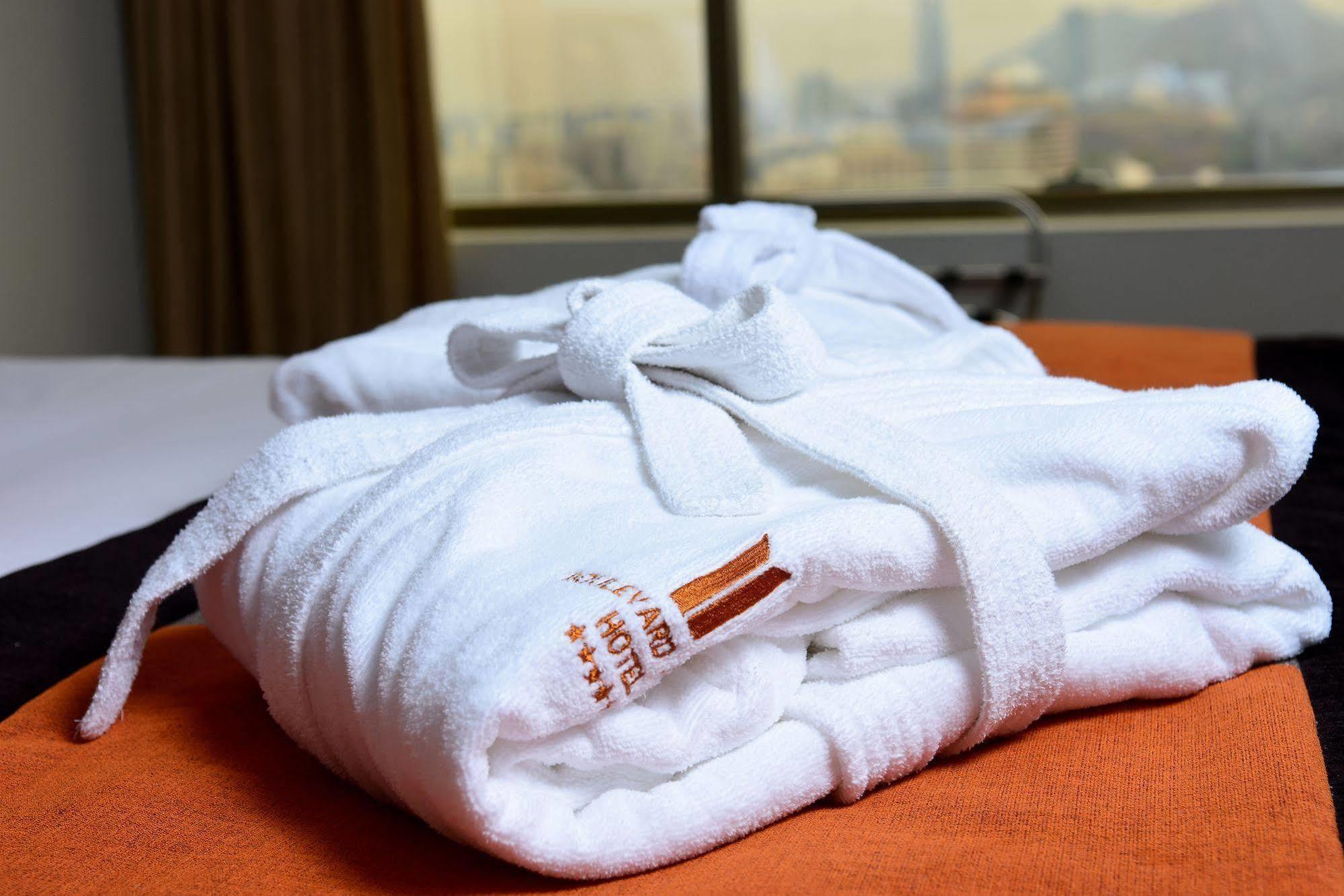Boulevard Ferrat 4*