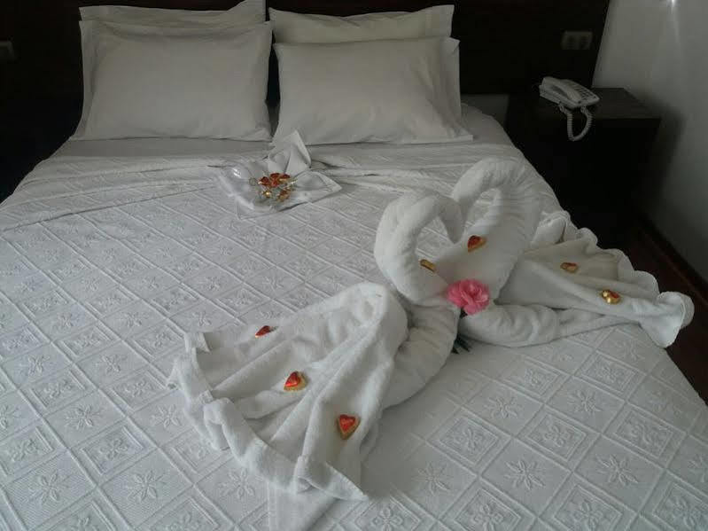 Hotel Hl Cost
