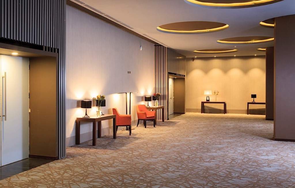 Courtyard By Marriott Airport Khách sạn