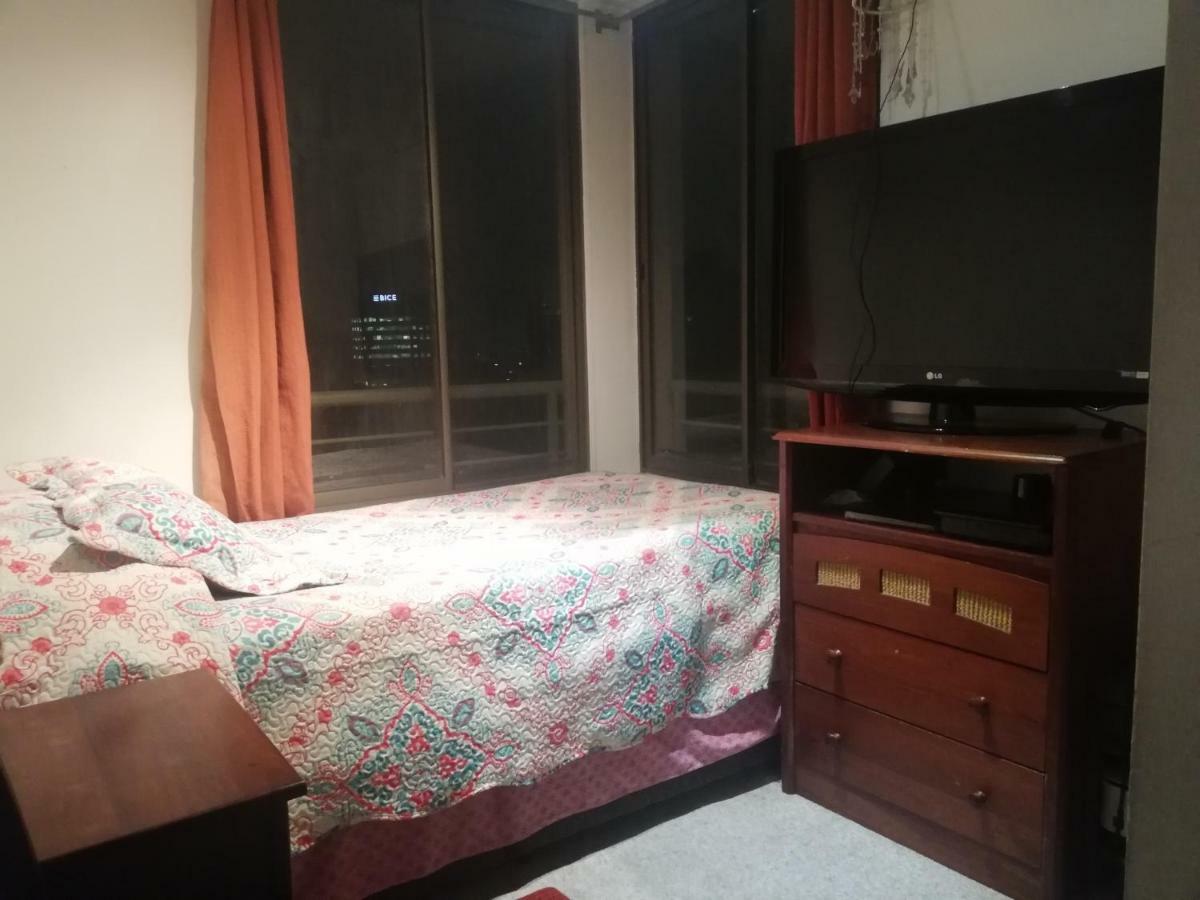 Privada Con Bano Privado En Centro Historico * Santiago