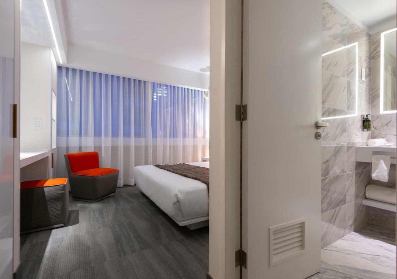 45 By Director Hotel Santiago