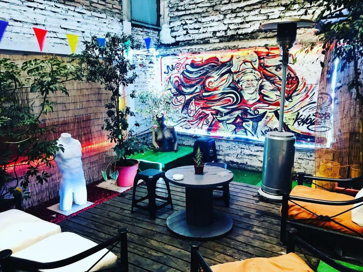 Urbano Hostel *