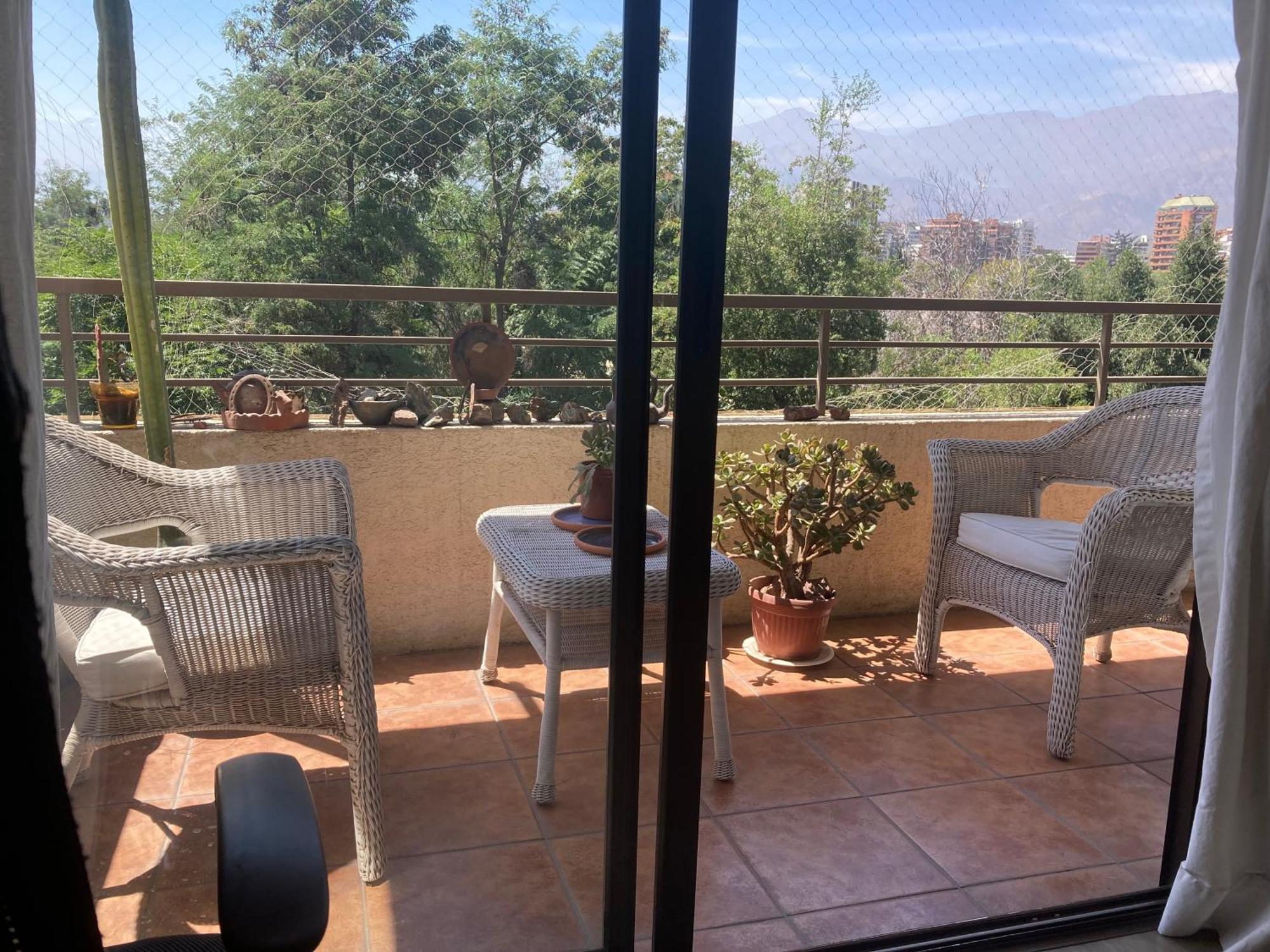 Metro Escuela Militar Homestay Santiago