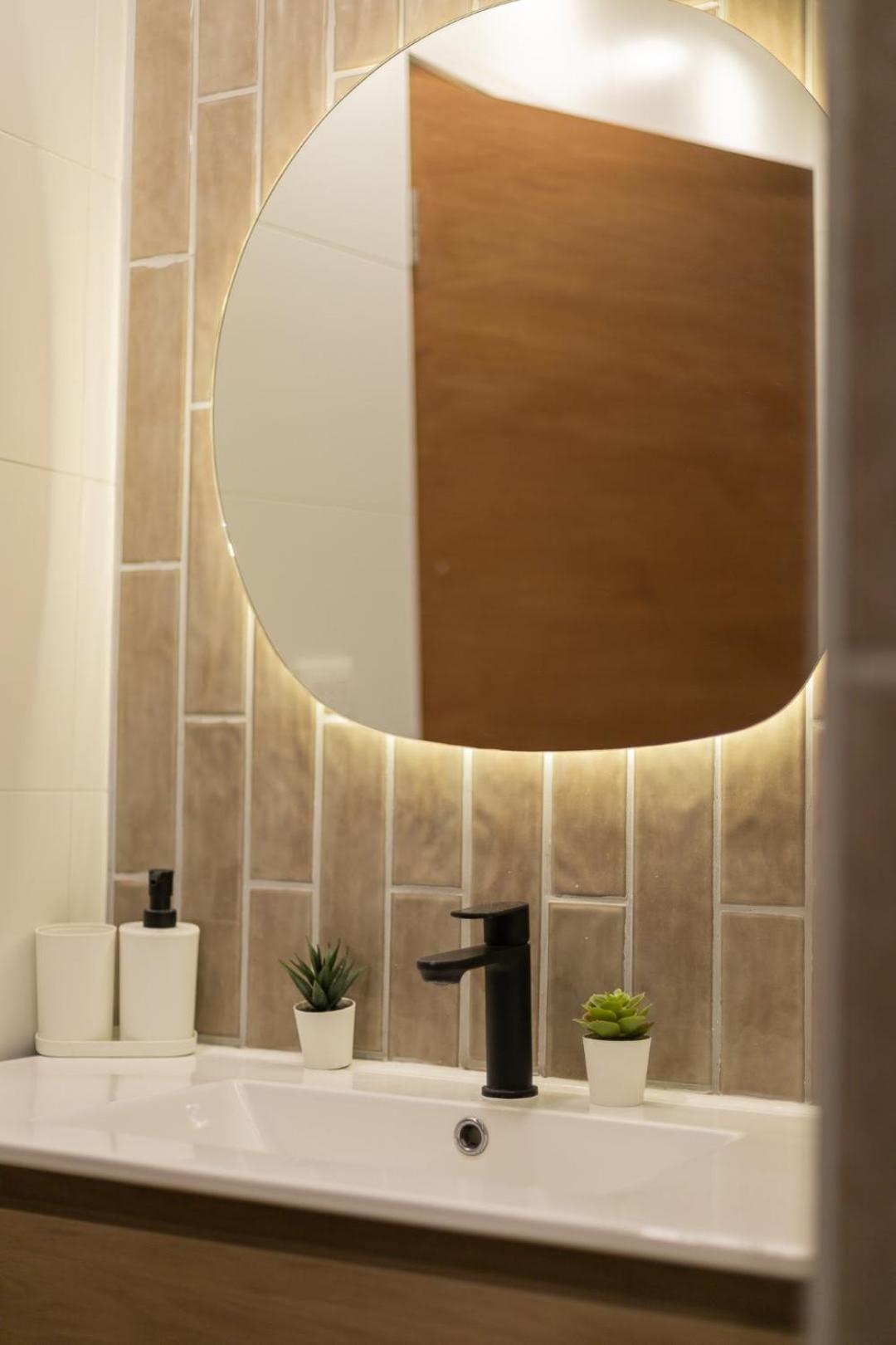 Vive La Modernidad Estudio En Barrio El Golf Apartment Santiago