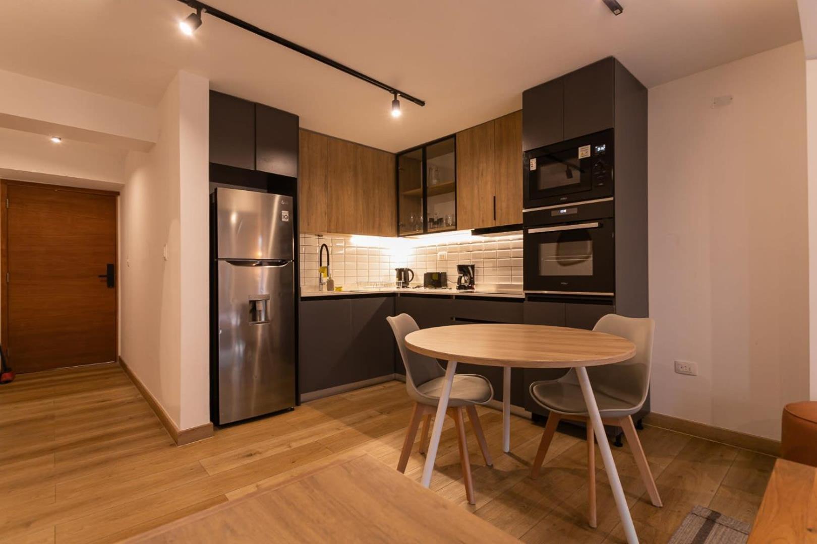 Vive La Modernidad Estudio En Barrio El Golf Santiago