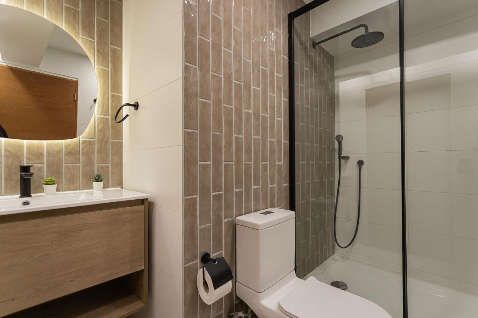 Vive La Modernidad Estudio En Barrio El Golf * Santiago