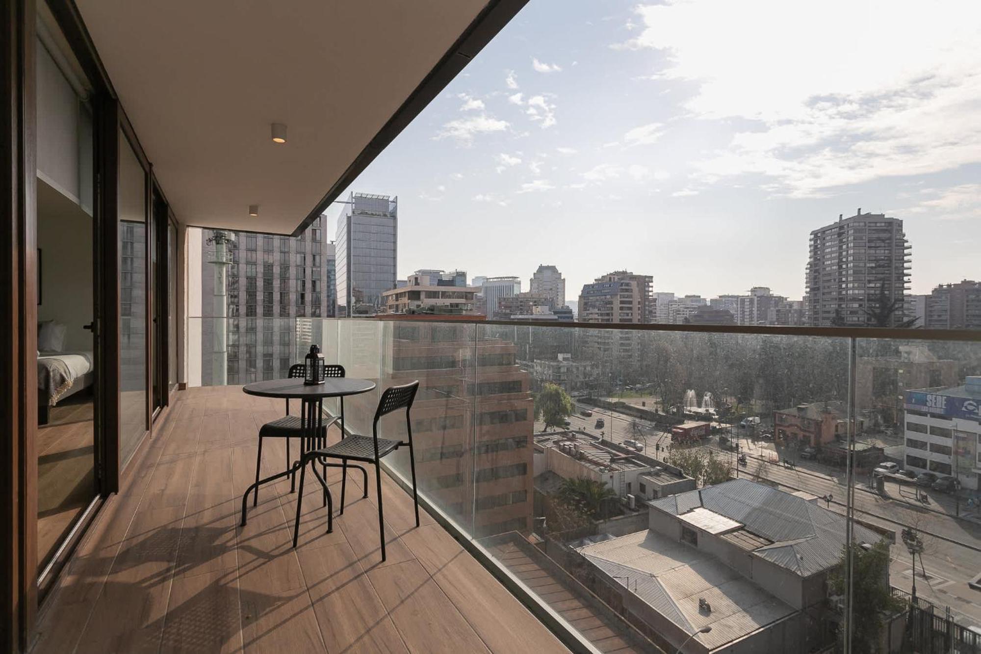 Experience Comfort And Spaciousness In Condes Apartamento *